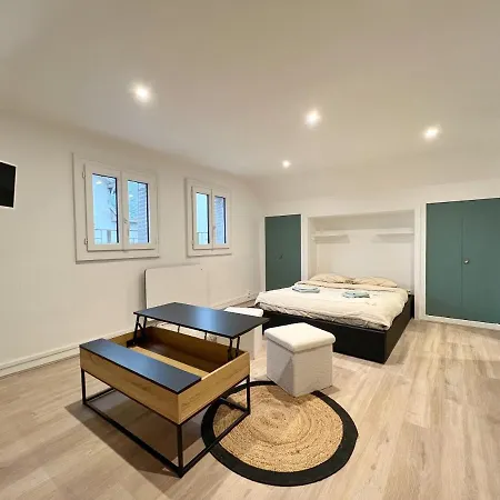 Pres Riants Apartment